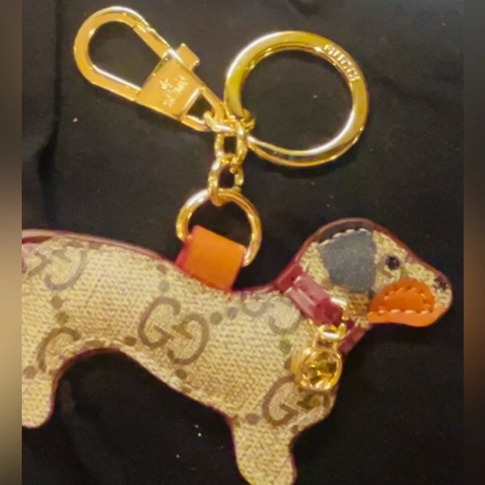 Adorable Gucci Monogram GG Dog Shaped Keychain with Gold Accents - Picture 4 of 6